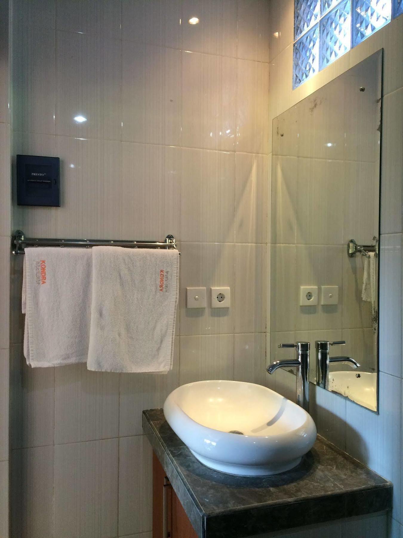 Kondra Premiere Guest House Kuta Кута Экстерьер фото