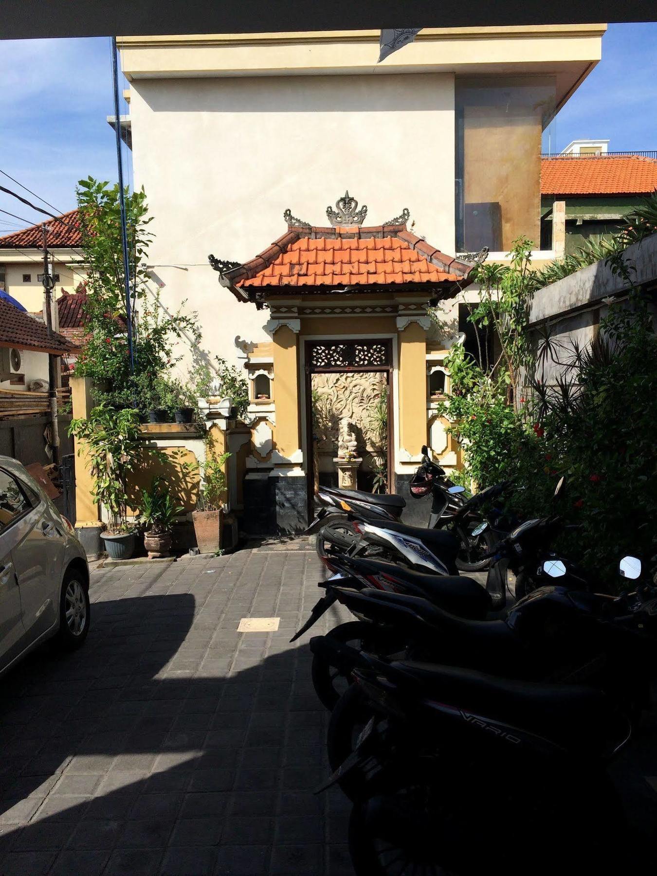 Kondra Premiere Guest House Kuta Кута Экстерьер фото