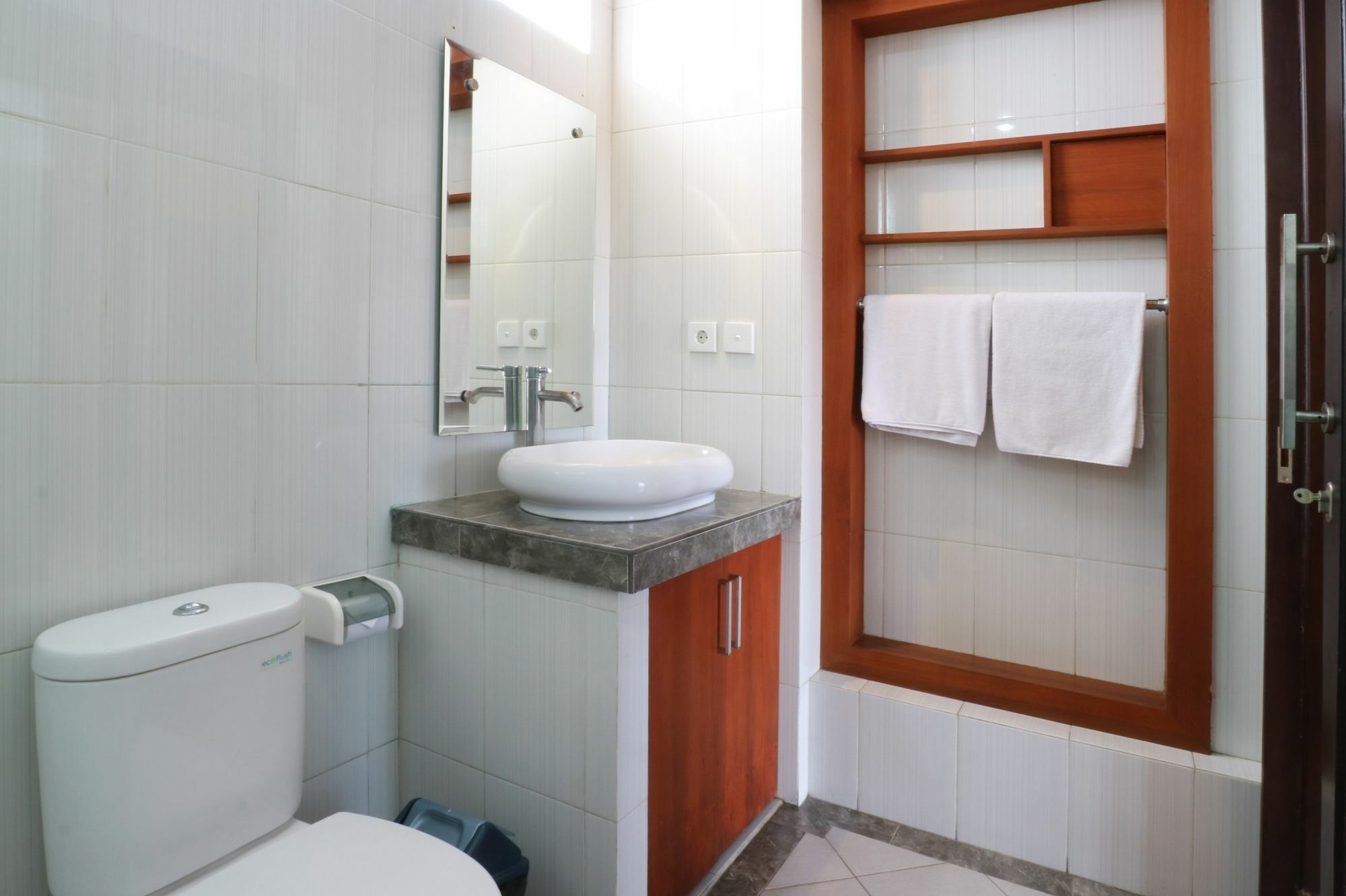 Kondra Premiere Guest House Kuta Кута Экстерьер фото